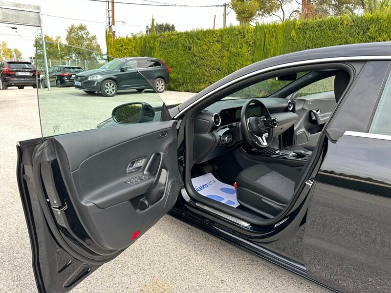 MERCEDES-BENZ CLA CLA200D SHOOTING BRAKE 2.0D 150CV 8G-DCT