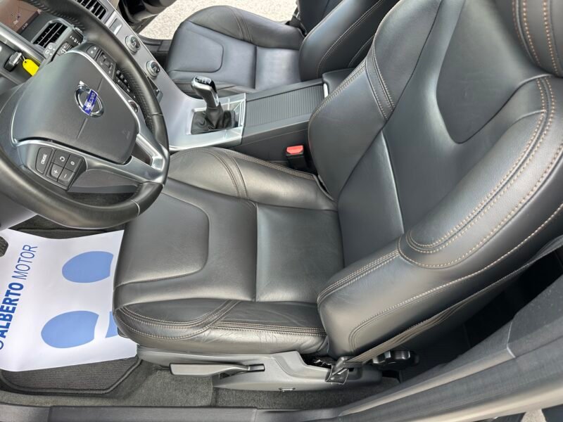VOLVO XC60 2.0D3 150CV MOMENTUM