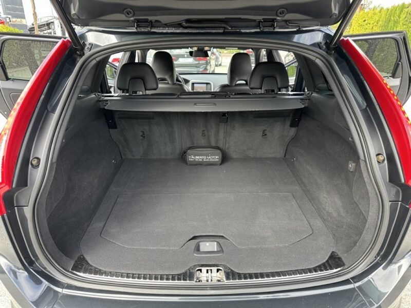 VOLVO XC60 2.0D3 150CV MOMENTUM