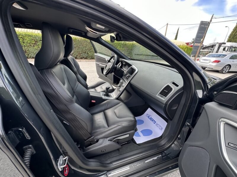 VOLVO XC60 2.0D3 150CV MOMENTUM