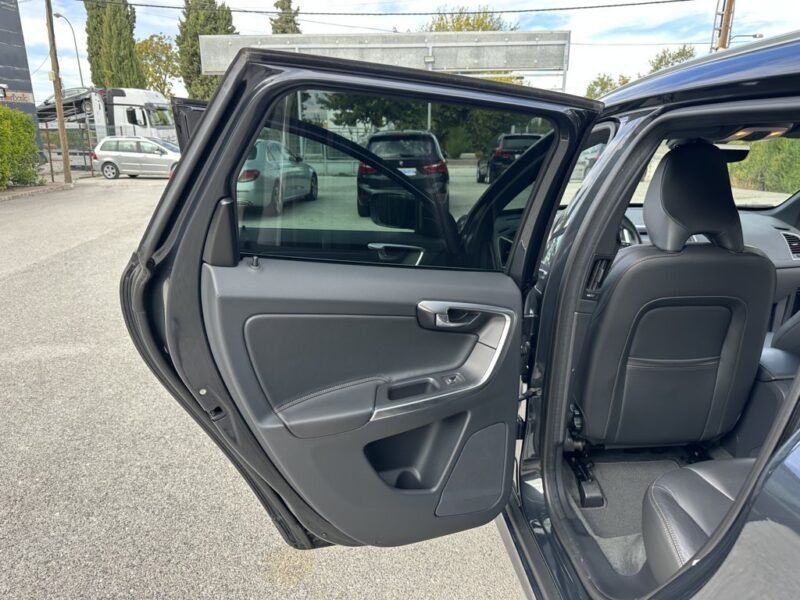 VOLVO XC60 2.0D3 150CV MOMENTUM