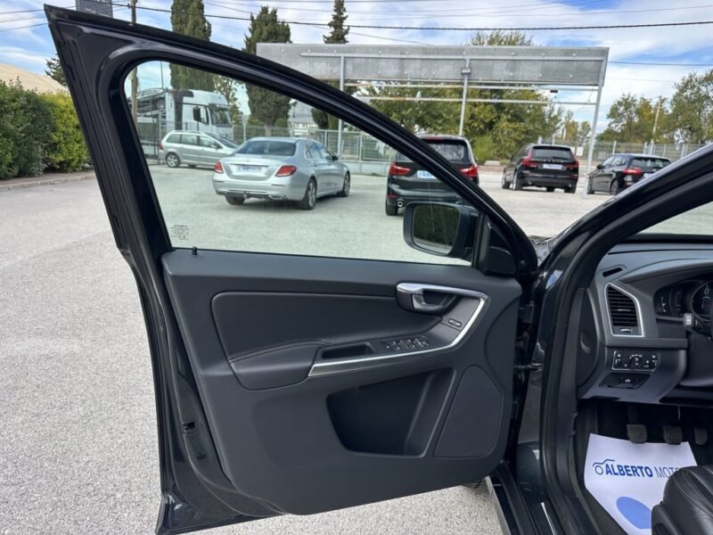 VOLVO XC60 2.0D3 150CV MOMENTUM