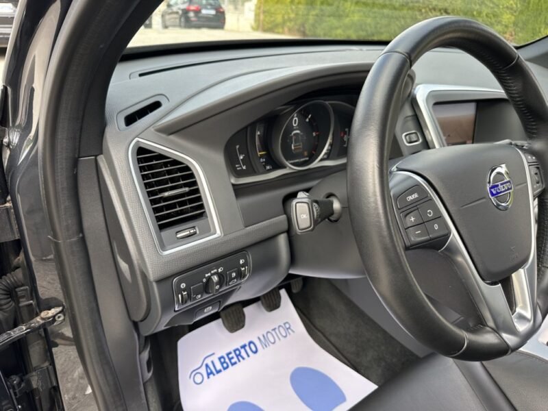 VOLVO XC60 2.0D3 150CV MOMENTUM