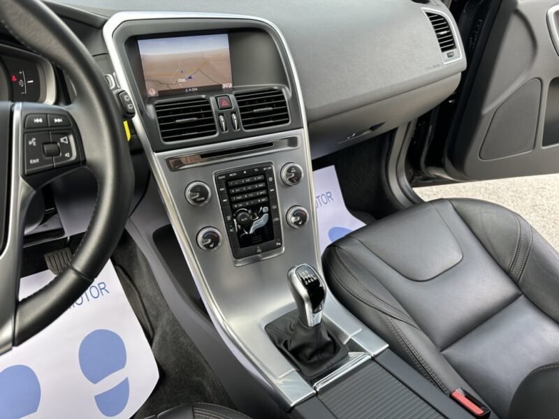 VOLVO XC60 2.0D3 150CV MOMENTUM