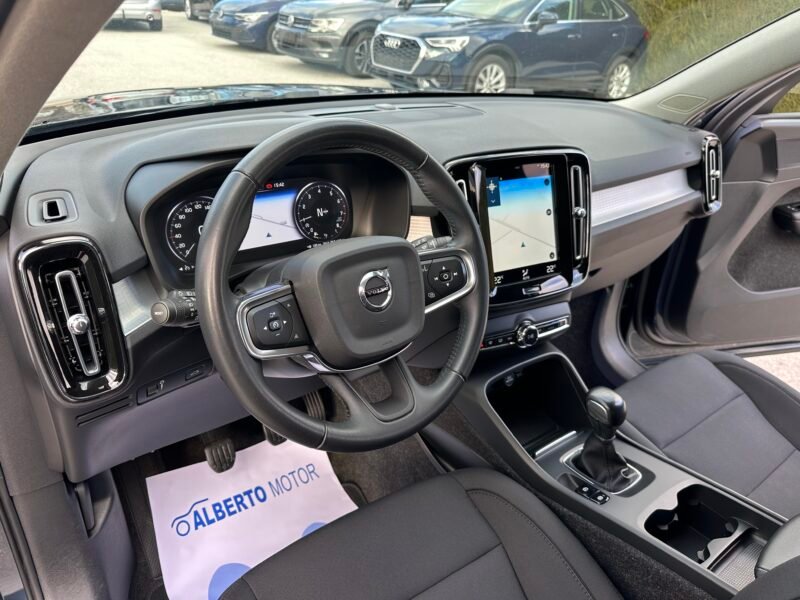VOLVO XC40 1.5T3 163CV MOMENTUM PRO