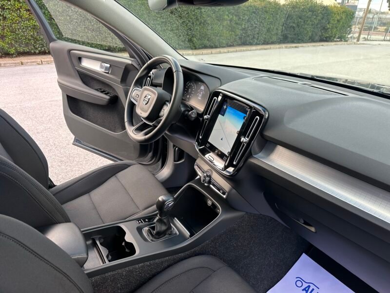 VOLVO XC40 1.5T3 163CV MOMENTUM PRO