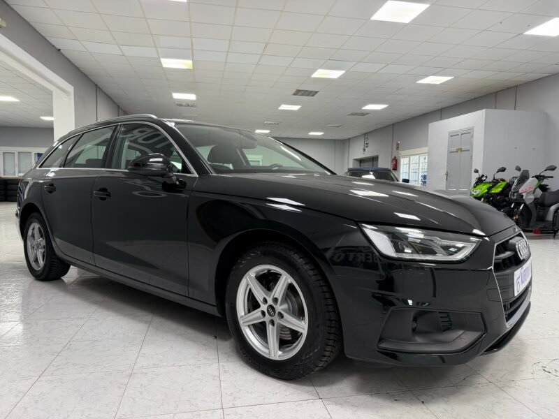 AUDI A4 Avant 30TDI 2.0TDI 136CV ADVANCED S-TRONIC MICROHIBRIDO