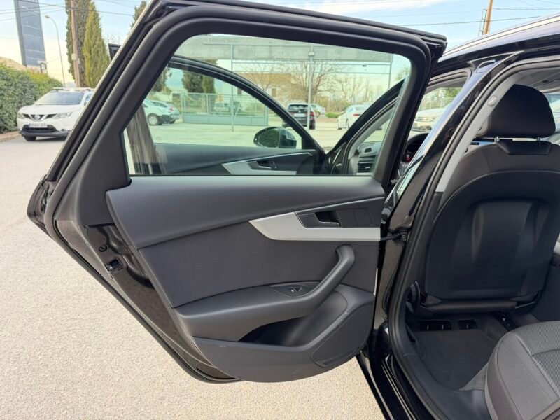 AUDI A4 Avant 30TDI 2.0TDI 136CV ADVANCED S-TRONIC MICROHIBRIDO