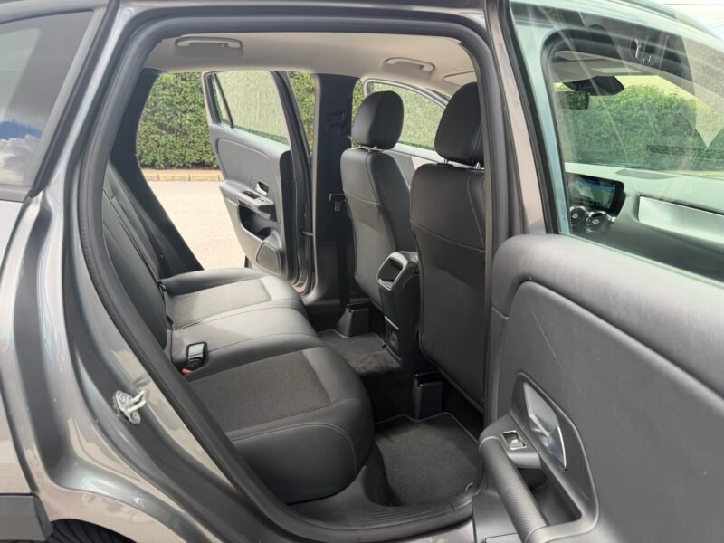 MERCEDES-BENZ GLA GLA180D 2.0D 116CV 8G-DCT