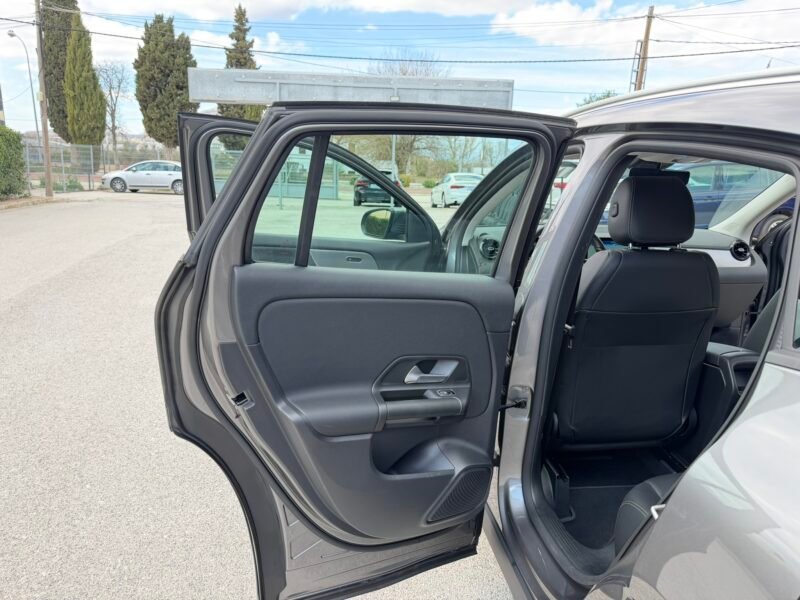 MERCEDES-BENZ GLA GLA180D 2.0D 116CV 8G-DCT