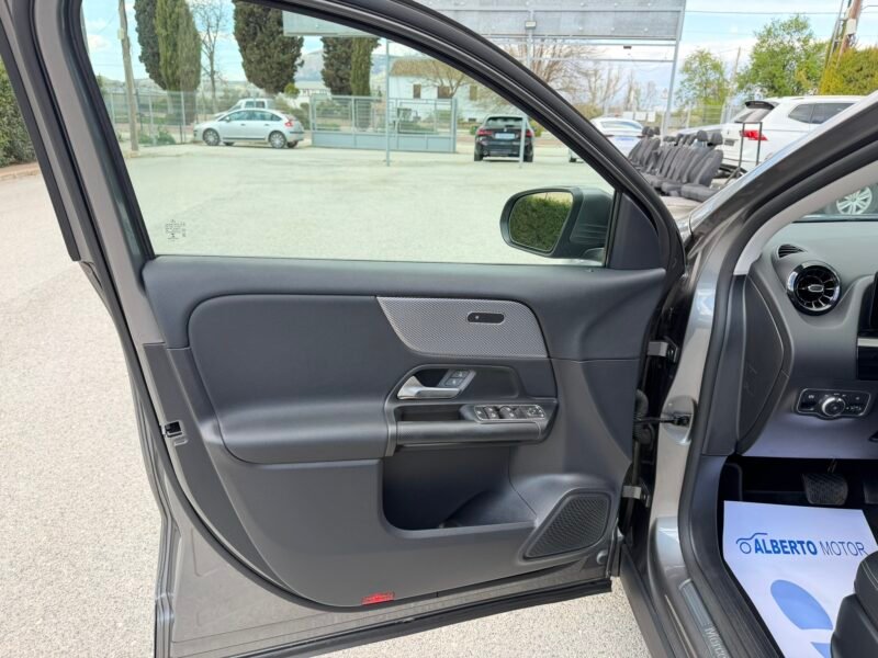 MERCEDES-BENZ GLA GLA180D 2.0D 116CV 8G-DCT