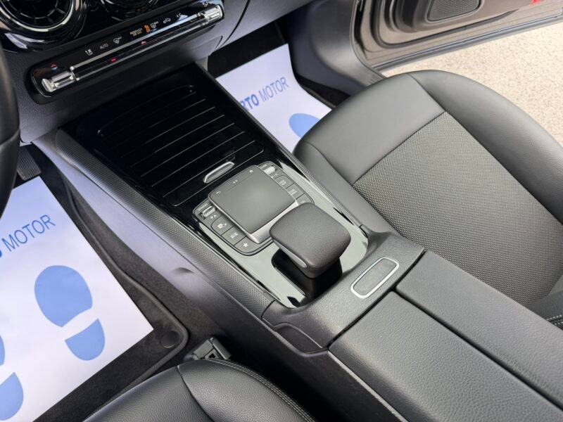 MERCEDES-BENZ GLA GLA180D 2.0D 116CV 8G-DCT