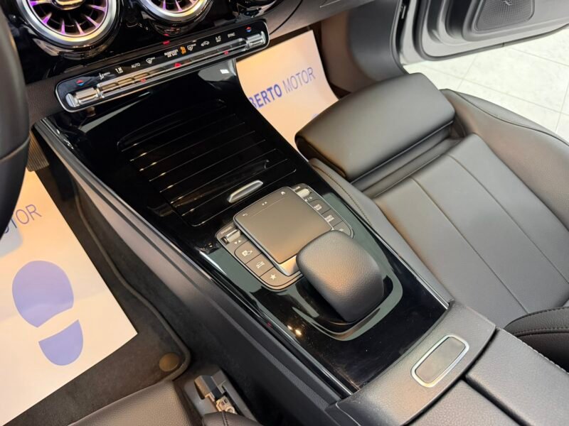 MERCEDES-BENZ CLA CLA180D 2.0D 116CV 8G-DCT