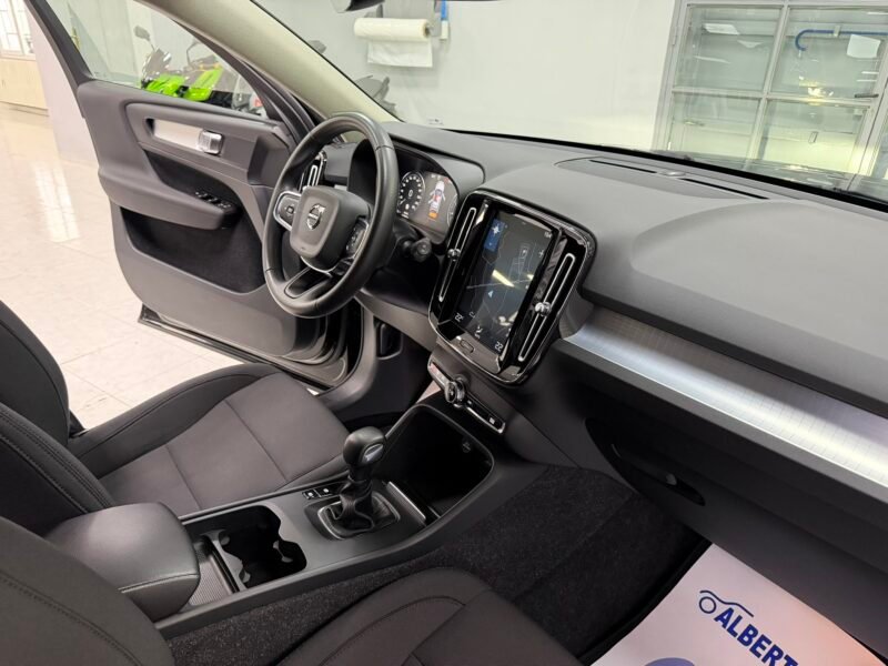 VOLVO XC40 1.5T3 163CV MOMENTUM PRO