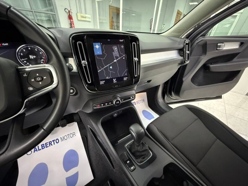 VOLVO XC40 1.5T3 163CV MOMENTUM PRO