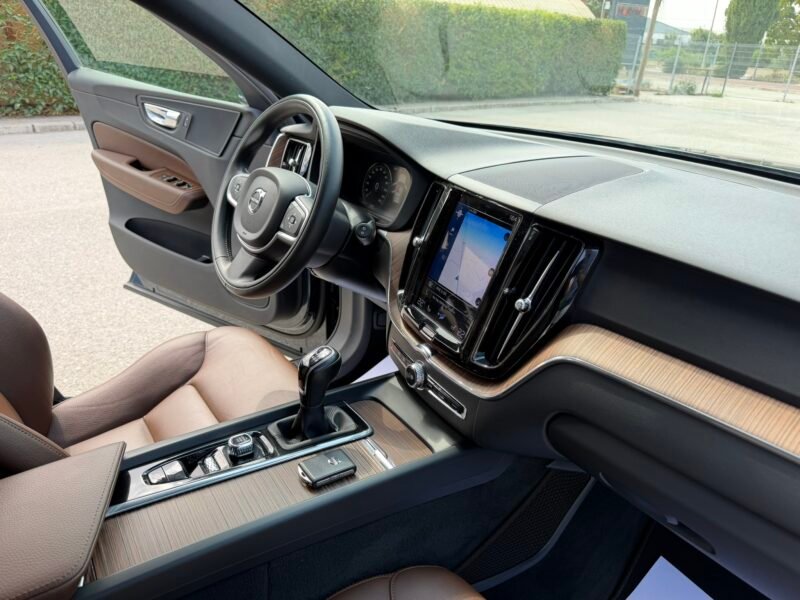 VOLVO XC60 2.0D3 150CV MOMENTUM PRO