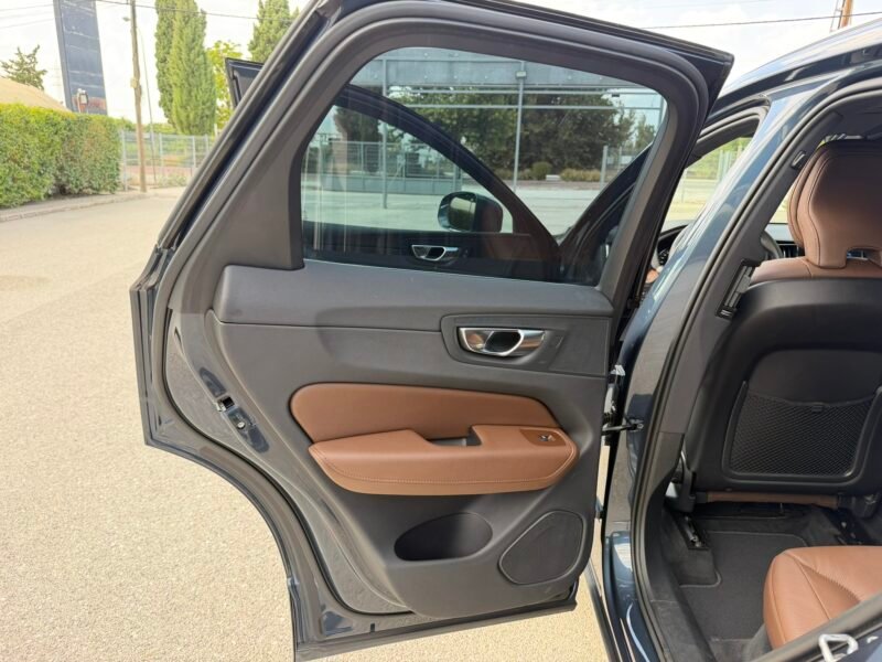 VOLVO XC60 2.0D3 150CV MOMENTUM PRO