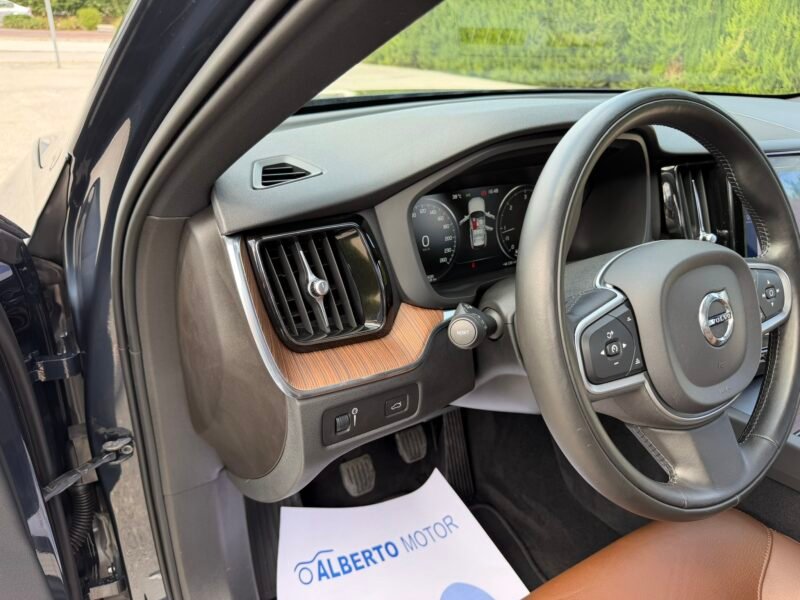 VOLVO XC60 2.0D3 150CV MOMENTUM PRO
