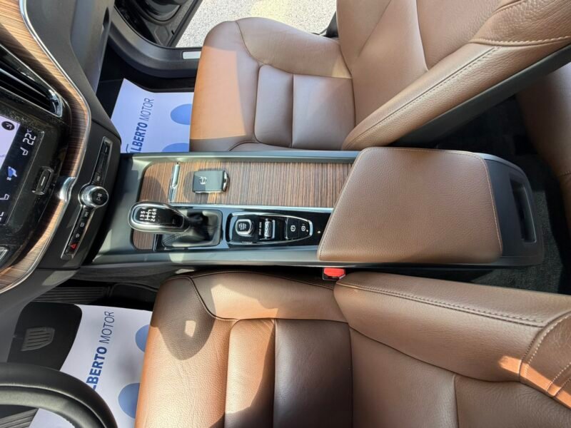 VOLVO XC60 2.0D3 150CV MOMENTUM PRO