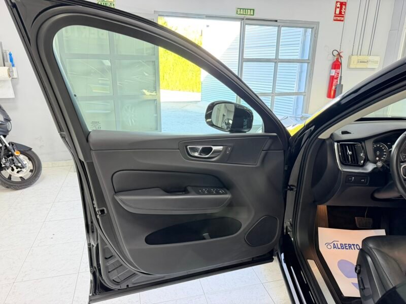 VOLVO XC60 2.0D4 190CV MOMENTUM GEARTRONIC