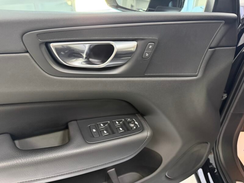 VOLVO XC60 2.0D4 190CV MOMENTUM GEARTRONIC