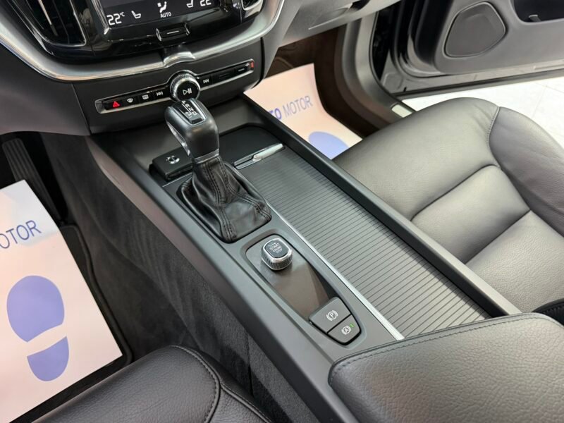 VOLVO XC60 2.0D4 190CV MOMENTUM GEARTRONIC