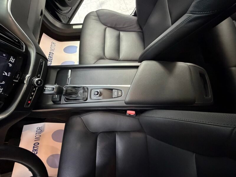 VOLVO XC60 2.0D4 190CV MOMENTUM GEARTRONIC