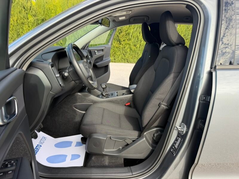 VOLVO XC40 2.0D3 150CV MOMENTUM