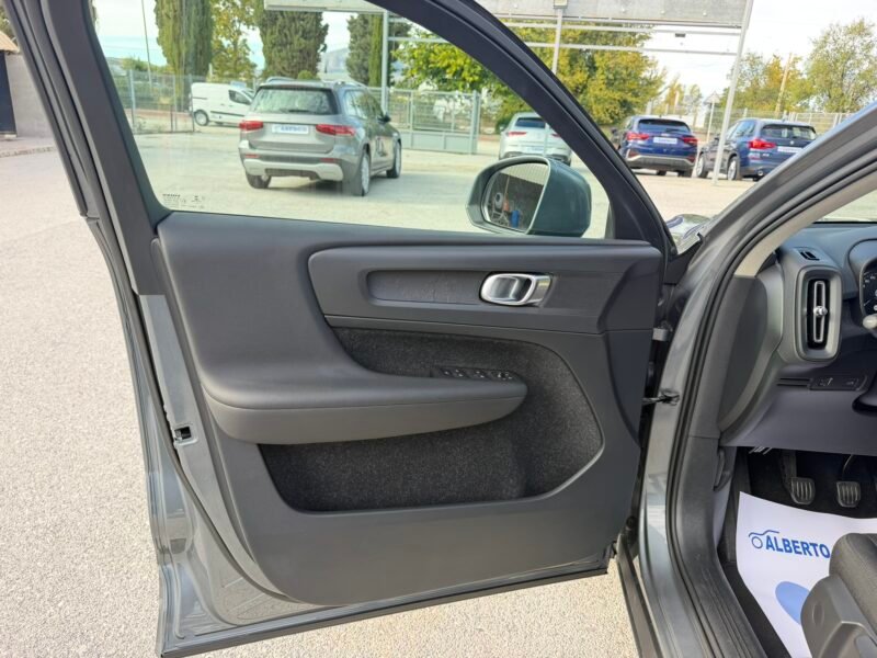 VOLVO XC40 2.0D3 150CV MOMENTUM