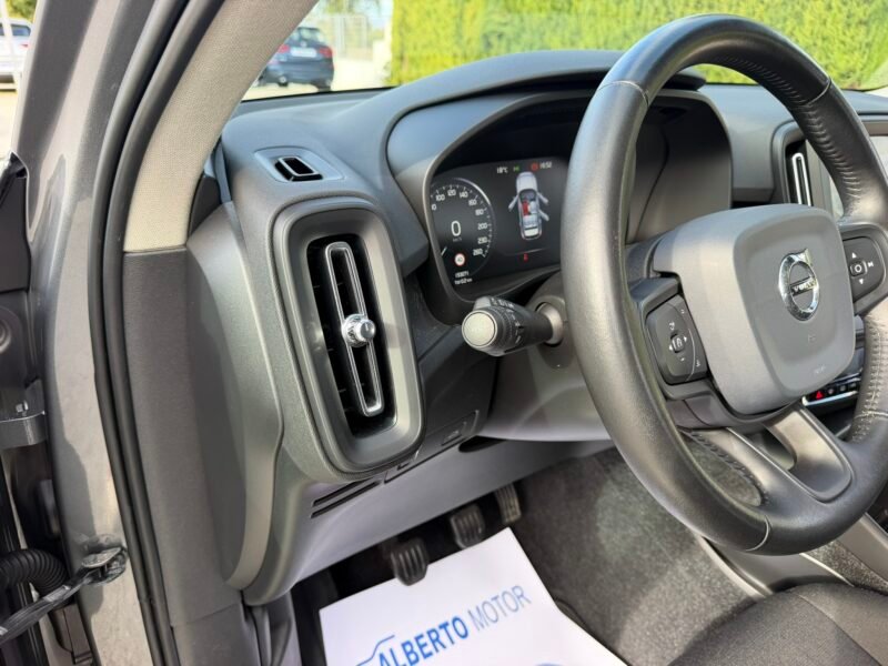 VOLVO XC40 2.0D3 150CV MOMENTUM