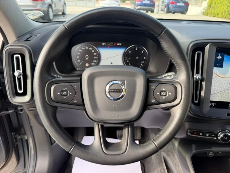 VOLVO XC40 2.0D3 150CV MOMENTUM