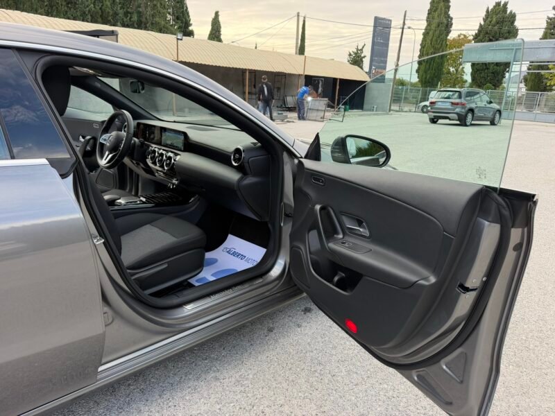 MERCEDES-BENZ CLA200D CLA200D 2.0D 150CV 8G-DCT