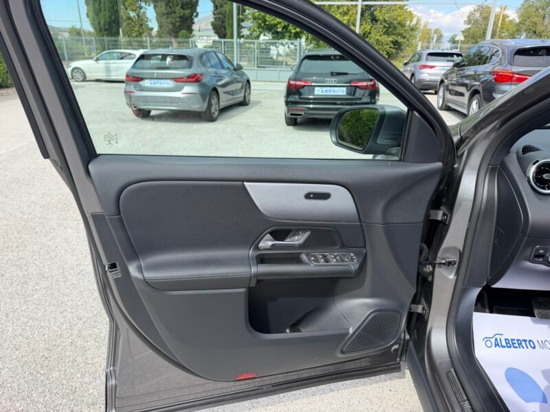 MERCEDES-BENZ GLA GLA180D 2.0D 116CV 8G-DCT