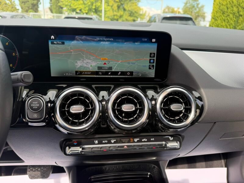 MERCEDES-BENZ GLA GLA180D 2.0D 116CV 8G-DCT
