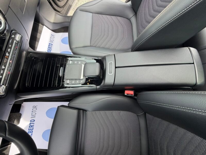 MERCEDES-BENZ GLA GLA180D 2.0D 116CV 8G-DCT